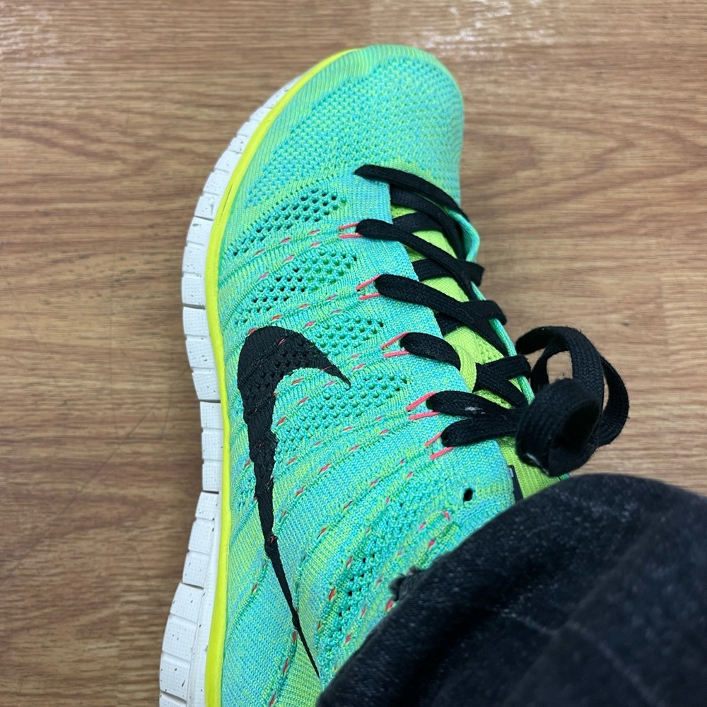 Nike Flyknit Chukka Magista Size 8.5